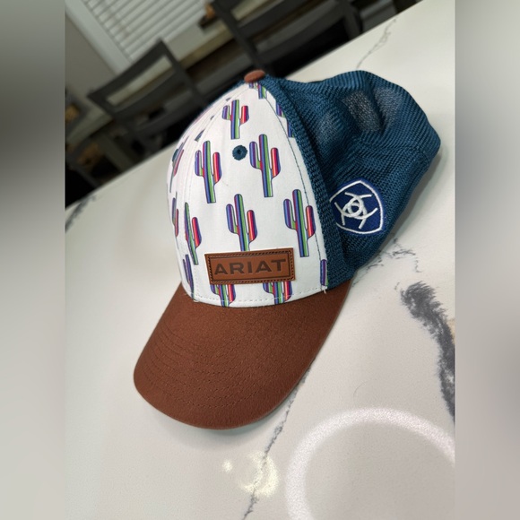 Ariat Women’s Cactus Print Logo Cap - Picture 1 of 4